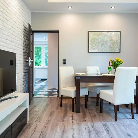 Karkonosky Apartamenty- Salamandra アパート シクラルスカ・ポレンバ