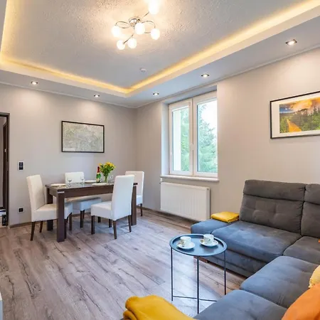 アパート Karkonosky Apartamenty- Salamandra シクラルスカ・ポレンバ