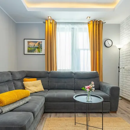 Karkonosky Apartamenty- Salamandra アパート シクラルスカ・ポレンバ